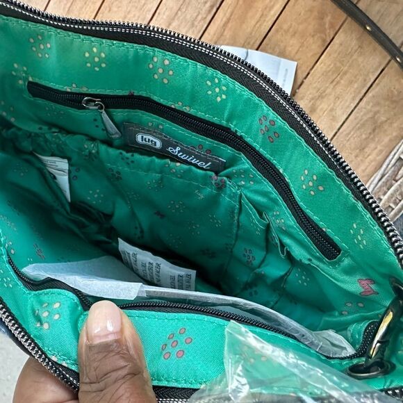 LUG Swivel Convertible Crossbody Bag & Heart Shape Pouch - Picture 8 of 9